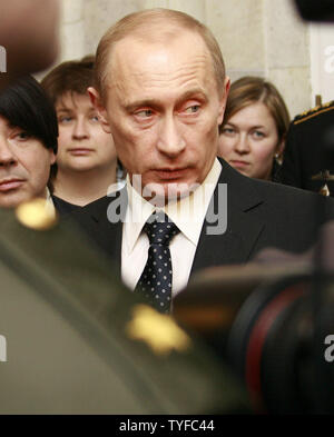 Der russische Präsident Wladimir Putin inspiziert neues Kleid Uniformen der russischen Verteidigungsministeriums Sitz in Moskau am 28. Januar 2008. (UPI Foto/Anatoli Zhdanov) Stockfoto