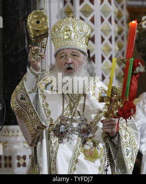 Russisch-orthodoxe Patriarch Kyrill führt nacht Ostergottesdienst in der Christ-Erlöser-Kathedrale in Moskau am 19. April 2009. (UPI Foto/Anatoli Zhdanov) Stockfoto