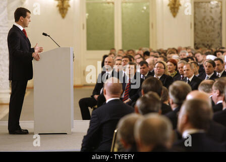 Der russische Präsident Dmitri Medwedew spricht während seiner jährlichen Ansprache an die Bundesversammlung im Kreml in Moskau am 12. November 2009. UPI/Anatoli Zhdanov Stockfoto