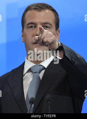 Der russische Präsident Dmitri Medwedew spricht auf seiner Nachrichten Konferenz an der Skolkovo Innovation Center außerhalb von Moskau am 18. Mai 2011. Medwedew dahingestellt bleiben, ob er im Begriff war, zur Wiederwahl, aber zeigen, dass er Will als unabhängiger Marktführer gesehen zu werden. UPI Stockfoto