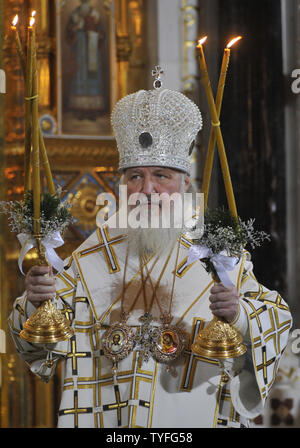 Russisch-orthodoxe Patriarch Kyrill führt nacht Weihnachten Service in der Christ-Erlöser-Kathedrale in Moskau am 7. Januar 2011. Die russisch-orthodoxe Kirche feiert Weihnachten am 7. Januar nach dem Julianischen Kalender. UPI Stockfoto