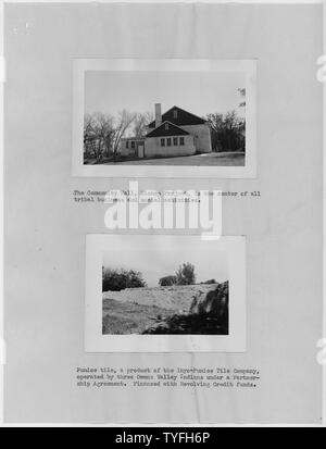 Fotos mit Text, Gebäude und Bau von Native Americans in Owens Valley, Kalifornien. Die Fotografien sind Teil eines Berichts über die Rehabilitation Project im Owens Valley. Stockfoto