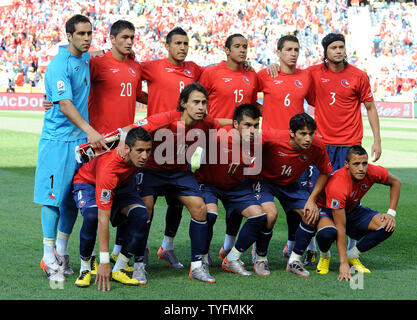 Chile posieren für ein Foto vor der Gruppe H Gleiches am Mbombela Stadium, Nelspruit, Südafrika am 16. Juni 2010. UPI/Chris Brunskill Stockfoto