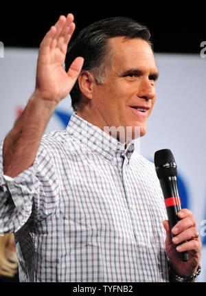 Der republikanische Präsidentschaftskandidat Mitt Romney spricht auf der Kundgebung auf dem Rochester Opera House in Rochester, New Hampshire am 8. Januar 2012. UPI/Kevin Dietsch Stockfoto