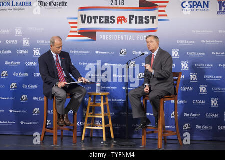 Der republikanische Präsidentschaftskandidat Senator Lindsey Graham (R-NC) antwortet auf eine Frage während der Wähler erste Forum in St. Anselm College in Manchester, New Hampshire am 3. August 2015. 14 republikanischen Präsidentschaftskandidaten, ohne Donald Trump, im Forum, das die Präsidentendebatte Zeitplan für die Präsidentschaftswahlen 2016 trat teilgenommen. Foto von Matthew Healey/UPI Stockfoto