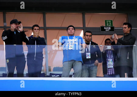 Diego Maradona sieht während der 2018 FIFA World Cup Gruppe D Match im Stadion in Nischni Nowgorod Nischni Nowgorod, Russland am 21. Juni 2018. Foto von Chris Brunskill/UPI Stockfoto