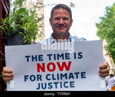 London, Großbritannien. 26. Juni 2019. Jetzt ist es an der Zeit, den Klimawandel Masse Lobby des MP Steve Backshall BAFTA preisgekrönten englischen Naturforscher, Schriftsteller und Fernsehen presente Credit Ian Davidson/Alamy leben Nachrichten Stockfoto