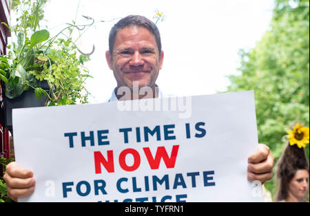 London, Großbritannien. 26. Juni 2019. Jetzt ist es an der Zeit, den Klimawandel Masse Lobby des MP Steve Backshall BAFTA preisgekrönten englischen Naturforscher, Schriftsteller und Fernsehen presente Credit Ian Davidson/Alamy leben Nachrichten Stockfoto