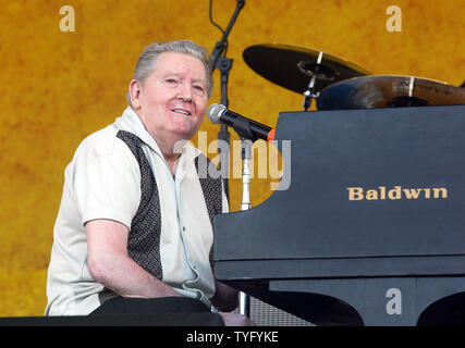 Rock und Roll Legende Jerry Lee Lewis führt auf dem New Orleans Jazz und Heritage Festival in New Orleans am 29. April 2007. (UPI Foto/A.J. Sisco) Stockfoto