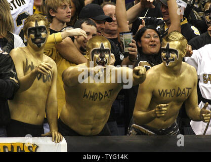 New Orleans Saints fans Beifall nach dem Heiligen schlagen die Wikinger im NFC Championship Game an den Louisiana Superdome in New Orleans am 24. Januar 2010 UPI/A.J. Sisco Stockfoto