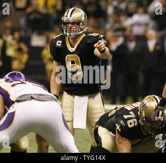New Orleans Saints Quarterback Drew Brees leitet die Handlung während des Heiligen - Vikings NFC Championship Game an den Louisiana Superdome in New Orleans am 24. Januar 2010. UPI/A.J. Sisco Stockfoto