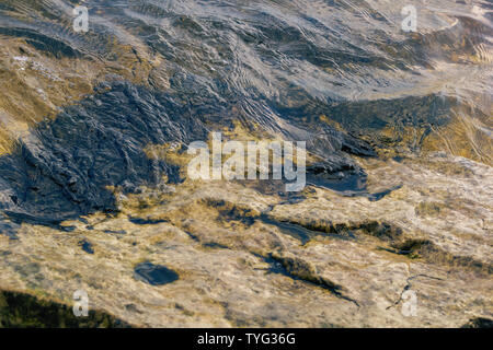 Naturstein Textur. Flusskiesel Hintergrund. Platz kopieren Stockfoto