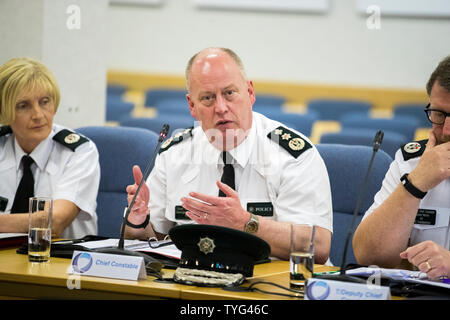 Ausgehende PSNI Polizeichef Sir George Hamilton während seiner letzten Tagung des Northern Ireland Policing Board in Belfast. Stockfoto