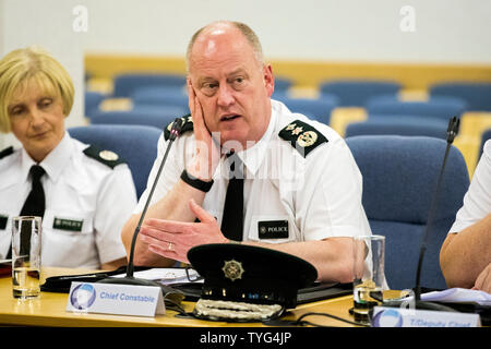 Ausgehende PSNI Polizeichef Sir George Hamilton während seiner letzten Tagung des Northern Ireland Policing Board in Belfast. Stockfoto