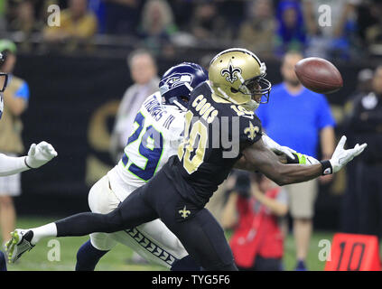 Seattle Seahawks freie Sicherheit Earl Thomas (29), bricht ein Drew Brees Pass für den New Orleans Saints wide receiver Brandin Köche (10) Ende des ersten Quartals im Mercedes-Benz Superdome in New Orleans vom 30. Oktober 2016. Foto von AJ Sisco/UPI Stockfoto