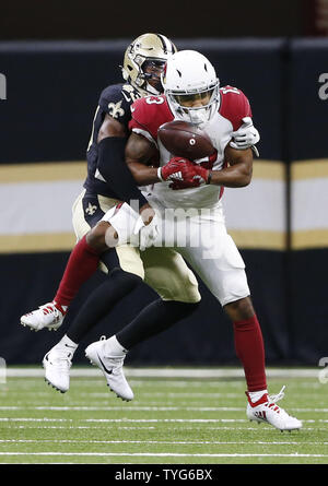 Arizona Cardinals wide receiver Christian Kirk (13) zieht in einem Sam Bradford Pass vor New Orleans Saints defensive Zurück Marcus Williams (43) für 12 Yards im ersten Quartal im Mercedes-Benz Superdome in New Orleans am 17. August 2018. Foto von AJ Sisco/UPI Stockfoto