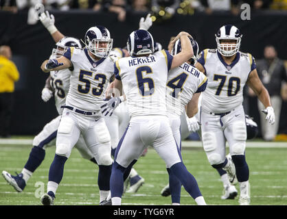 Los Angeles Rams Mannschaftskameraden feiern mit Kicker Greg Zuerlein (4), nachdem er den gewinnenden Feld Ziel gegen New Orleans Saints in überstunden des NFC Championship am Mercedes-Benz Superdone in New Orleans am 20. Januar 2019 trat. Die Rams besiegt die Heiligen 26-23 in den überstunden zum Super Bowl Llll zu bewegen. Foto von Mark Wallheiser/UPI Stockfoto