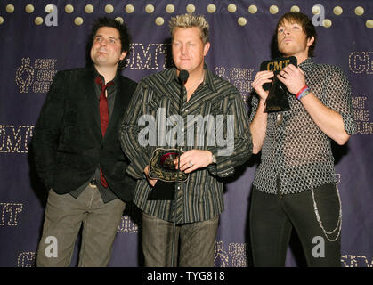 Rascal Flatts kommt in der Presse an den 2008 CMT-Awards an die Kandare ...