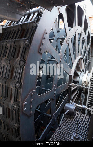 Neu erstellt Motor auf die Anordnung der Zahnräder, Getriebe Ketten und Zylindern des Motors die SS Great Britain, Brunel dampfbetriebene Bügeleisen Schiff im Trockendock in Bristol, UK. (109) Stockfoto
