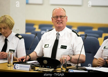 Ausgehende PSNI Polizeichef Sir George Hamilton während seiner letzten Tagung des Northern Ireland Policing Board in Belfast. Stockfoto