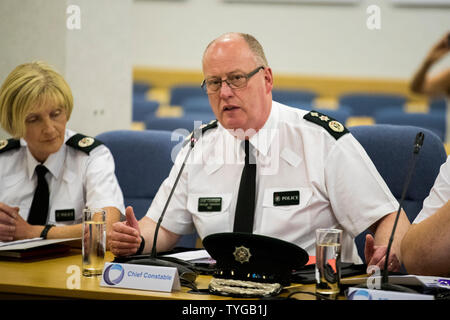 Ausgehende PSNI Polizeichef Sir George Hamilton während seiner letzten Tagung des Northern Ireland Policing Board in Belfast. Stockfoto