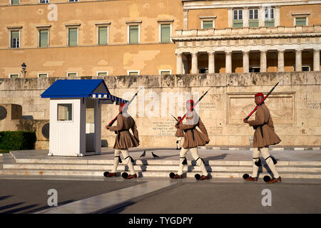 Athen Griechenland. Die wachablösung am Syntagma-Platz vor dem griechischen Parlament Stockfoto