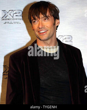 Schauspieler Hugh Jackman posiert für die Medien am November 24, 2003 New York Start für die spezielle DVD-Version von seinem 'X2' Film. (UPI Fotos/Ezio Petersen) Stockfoto