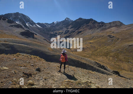 Trekking über Laguna (Laguna Janchallani Sistaña) auf die Cordillera Real Traverse, Bolivien Stockfoto