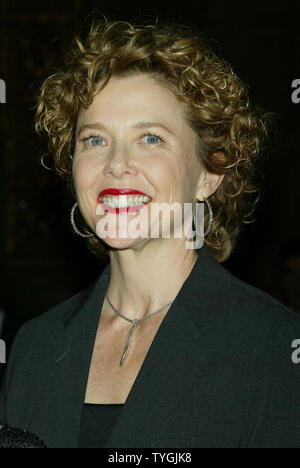 Annette Bening stellt für Bilder mit 25 Das zweite Bühne Theater