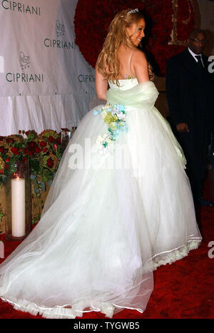 Schauspielerin/Sängerin Mariah Carey besucht die 35th birthday Party für Sean "P Diddy" Combs an November 4, 2004 at Cipriani in der New Yorker Wall Street District statt. (UPI Foto/Ezio Petersen) Stockfoto