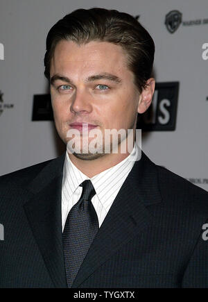 Leonardo DiCaprio kommt für die Premiere von "Aviator" an der Ziegfeld Theater in New York am 14. Dezember 2004. (UPI Foto/Laura Cavanaugh) Stockfoto