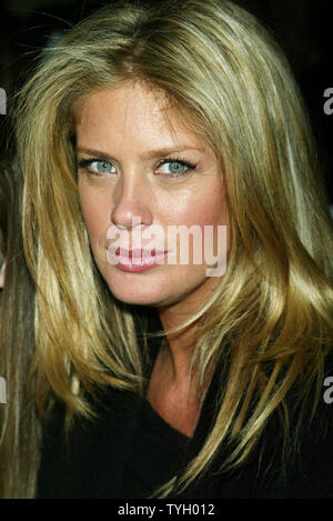 Rachel Hunter nimmt an den Richard Tyler Fashion Show während der Herbstmode 2005 zeigt im Bryant Park in New York, am 4. Februar 2005. (UPI Foto/Laura Cavanaugh) Stockfoto