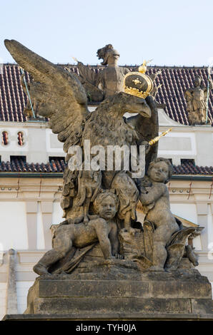 Hradcany. Die Prager Burg Eingang Detail mit Skulptur. Prag, Tschechische Republik. Stockfoto