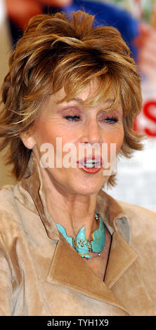 Schauspielerin Jane Fonda erscheint bei Barnes & Noble Buchhandlung in New York für den 5. April 2005 Buchpräsentation ihrer Biografie "mein Leben" (UPI Foto/Ezio Petersen) Stockfoto