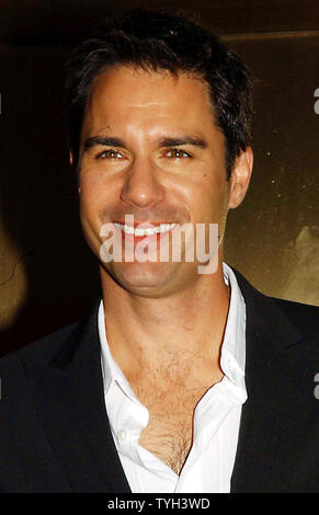 Schauspieler Eric McCormack, die in der ABC-TV-Serie "Will & Grace" Sterne besucht die 2005 NBC tv Upfronts in New York hielt am 16. Mai 2005 in der Radio City Music Hall. (UPI Foto/Ezio Petersen) Stockfoto