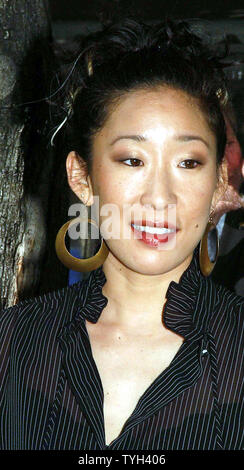 Schauspielerin Sandra Oh warf Mitglied der TV-Serie "Grey's Anatomy" besucht die 2005 ABC tv Upfronts am 17 Mai, 2005 im New Yorker Lincoln Center. (UPI Foto/Ezio Petersen) Stockfoto