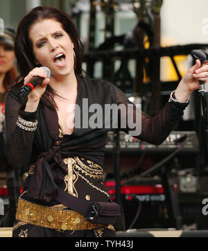 Lisa Marie Presley führt im New Yorker City Hall Park am 19. Mai 2005 hop Caroline Kennedy Projekt 4 Class', eine Verkaufsaktion, die New York City Public School Bibliotheken zu fördern. (UPI Foto/Ezio Petersen) Stockfoto
