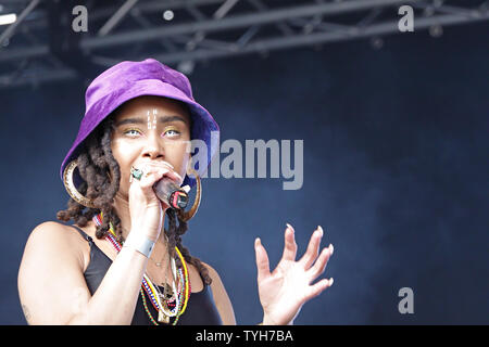 Thandiwe Sala von Brooklyn - gegründete Hip-Hop-Gruppe Oshun auf der Bühne am 2019 Afrika Oye Music Festival in Liverpools Sefton Park. Stockfoto