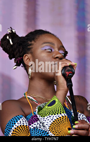 Niambi Sala von Brooklyn - gegründete Hip-Hop-Gruppe Oshun auf der Bühne am 2019 Afrika Oye Music Festival in Liverpools Sefton Park. Stockfoto