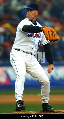 Tom Glavin ist der Krug für die New Yorker, die Washington Angehörigen während Ihrer Home öffnung Spiel auf das Shea Stadium in New York City am 3. April 2006 statt. (UPI Foto/Monika Graff) Stockfoto