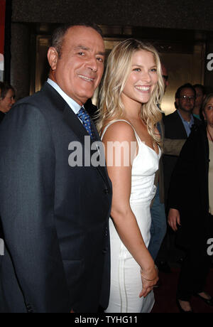 Al Michael und Ali Larter kommen als NBC seine neue Saison 2006-2007 Zeile führt - in New York am 15. Mai 2006. Larter ist in der TV-Serie "Heroes". (UPI Foto/Robin Platzer) Stockfoto