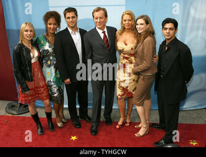 James Woods Jeri Ryan und andere Akteure in der Show Shark ankommen auf dem roten Teppich während der CBS Enthüllung der neuen Prime Time lineup bei Tavern on the Green Restaurant in New York City am 17. Mai 2006. (UPI Foto/John angelillo) Stockfoto