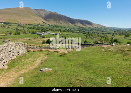 Blick von Low Rigg in Richtung Blencathra im Sommer in der Nähe von Keswick Lake District National Park Cumbria England Großbritannien GB Großbritannien Stockfoto