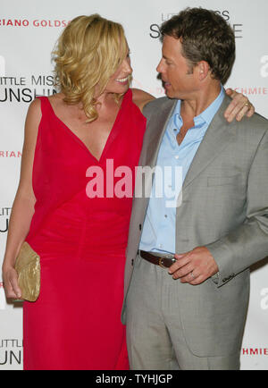 Greg Kinnear und Toni Collette kommen für die Premiere von seinem neuen Film "Little Miss Sunshine" im Loews Lincoln Square Theater in New York am 25. Juli 2006. (UPI Foto/Laura Cavanaugh) Stockfoto