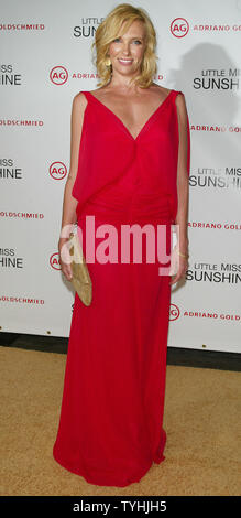 Toni Collette kommt für die Premiere ihres neuen Films "Little Miss Sunshine" im Loews Lincoln Square Theater in New York am 25. Juli 2006. (UPI Foto/Laura Cavanaugh) Stockfoto