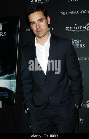 Jesse Bradford kommt für die Premiere seines neuen Films 'Flags unserer Väter im Vorführraum des Tribeca Grand Hotel in New York am 16. Oktober 2006. (UPI Foto/Laura Cavanaugh) Stockfoto