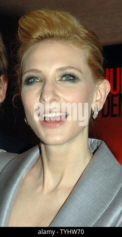 Schauspielerin Cate Blanchett kommt für die New York Premiere ihres neuen Films "Notizen auf einem Skandal" am 18. Dezember 2006. (UPI Foto/Ezio Petersen) Stockfoto