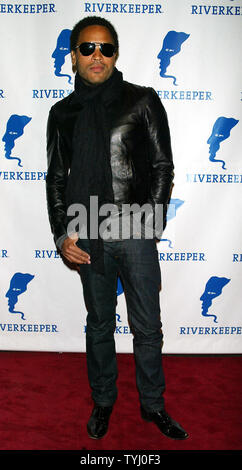 Lenny Kravitz kommt für die Riverkeeper Gala Nutzen Abendessen zu Ehren der Hearst Corporation am Pier 60, Chelsea Piers in New York am 19. April 2007. (UPI Foto/Laura Cavanaugh) Stockfoto