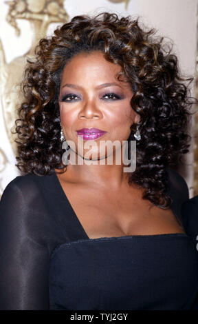 Oprah Winfrey kommt für die Elie Wiesel Stiftung für die Menschheit Gala, die ihr mit dem Humanitarian Award im Waldorf Astoria in New York am 20. Mai 2007 geehrt. (UPI Foto/Laura Cavanaugh) Stockfoto