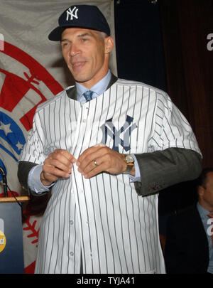 Joe Girardi ist als der neue Manager der New York Yankees Baseball Team während einer Pressekonferenz im Yankee Stadium in New York am 1. November 2007 eingeführt. (UPI Foto/Ezio Petersen) Stockfoto